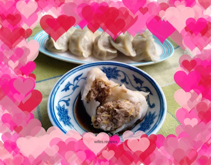 Pork and pickled cabbage steamed dumplings