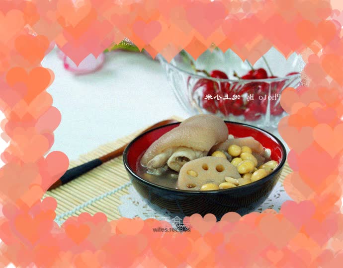 【Soybean, Lotus Root and Pig's Trotter Soup】