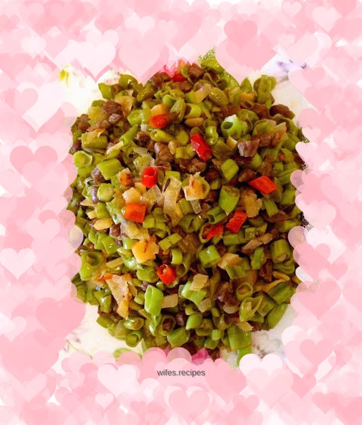 Stir-fried beef cubes with water spinach stalks