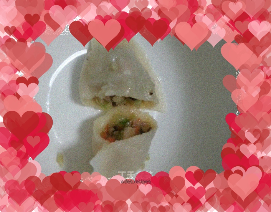 Cabbage, fungus, carrot and pork dumplings