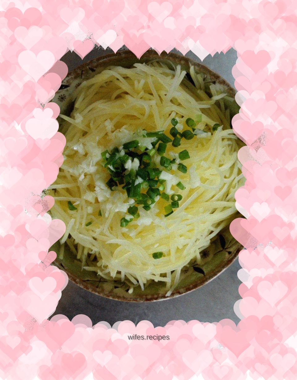 Shredded potatoes with sesame sauce