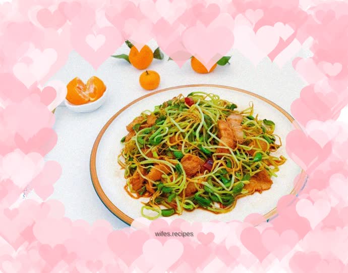 Stir-fried black bean sprouts with pork belly