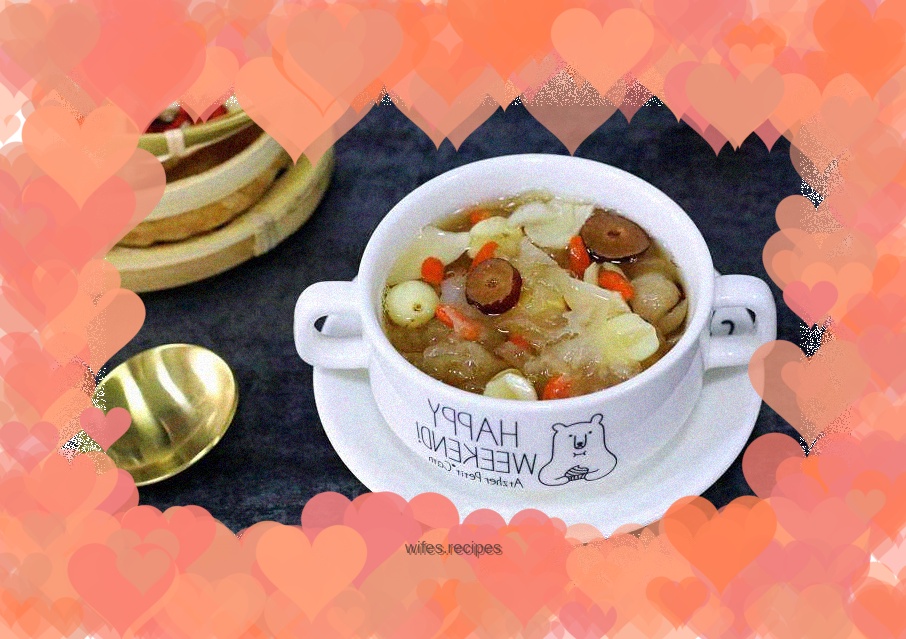 Tremella, Lotus Seed and Lily Soup