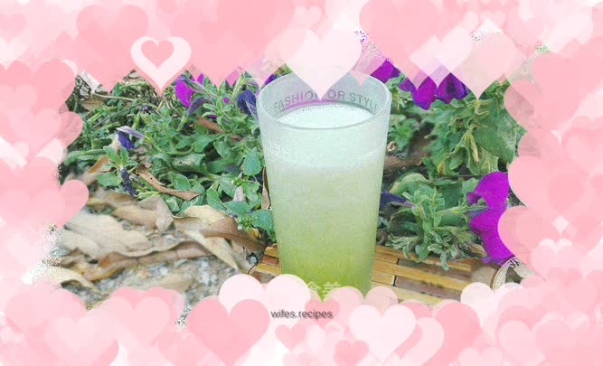 Freshly squeezed cucumber juice