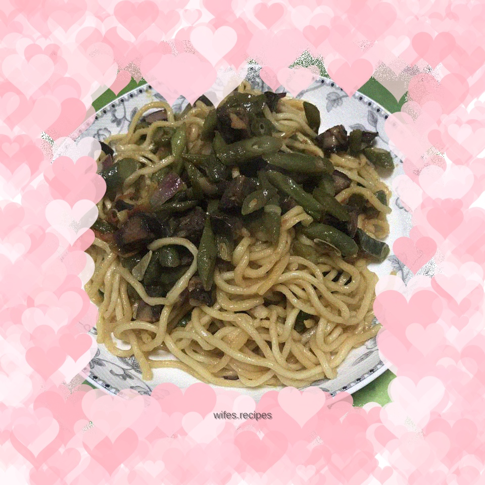 Braised noodles with beans and sausage