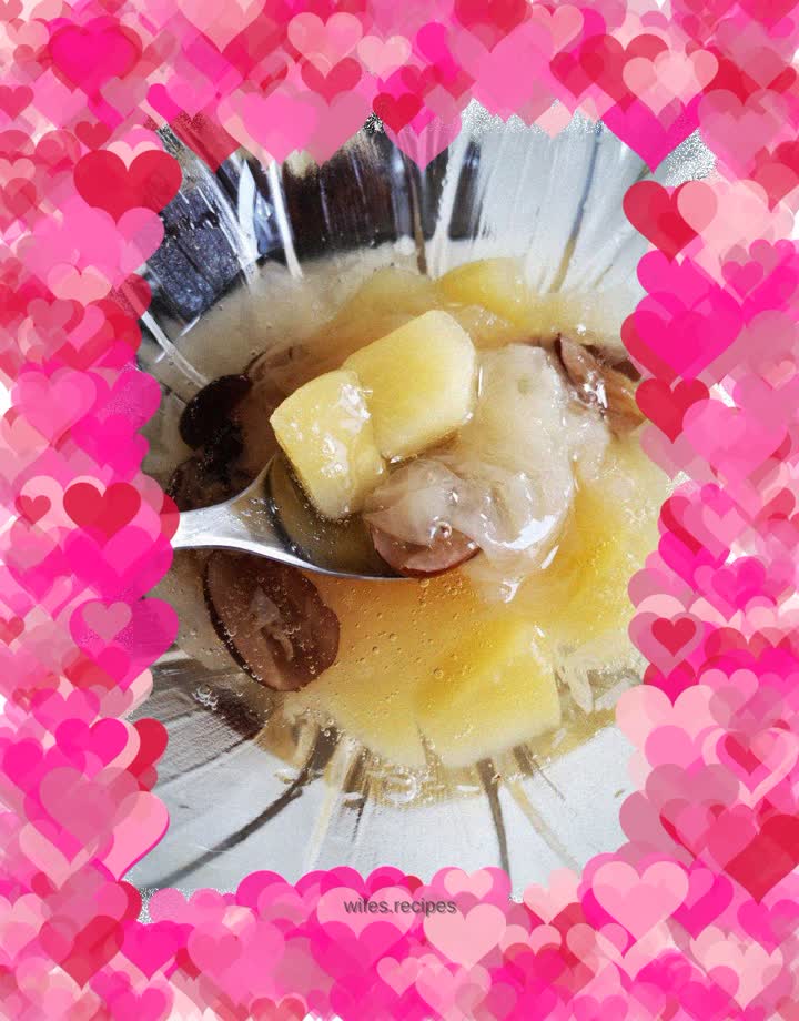 Fresh Tremella Fungus and Red Date Soup