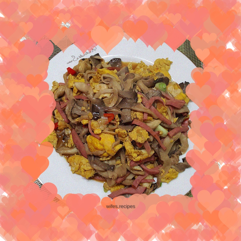 Scrambled eggs with oyster mushrooms