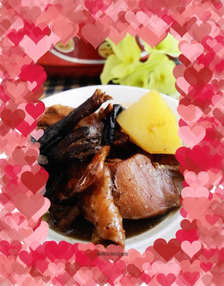 Stupid chicken stewed with delicacies