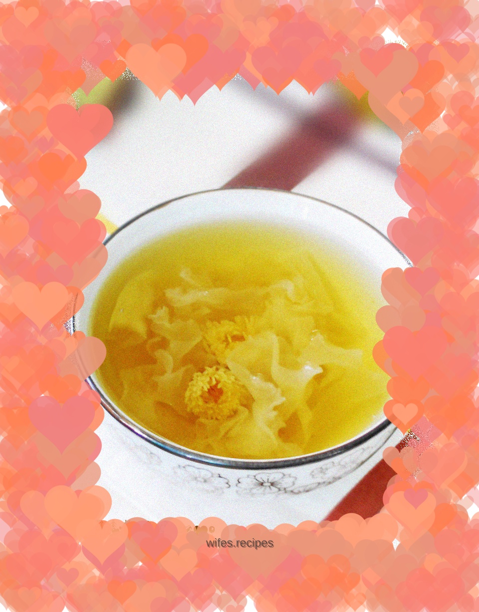 Tremella and chrysanthemum sugar water