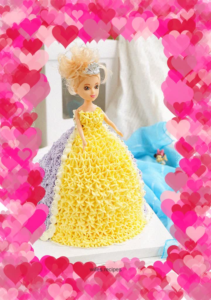 Decorated cake: The Queen is here