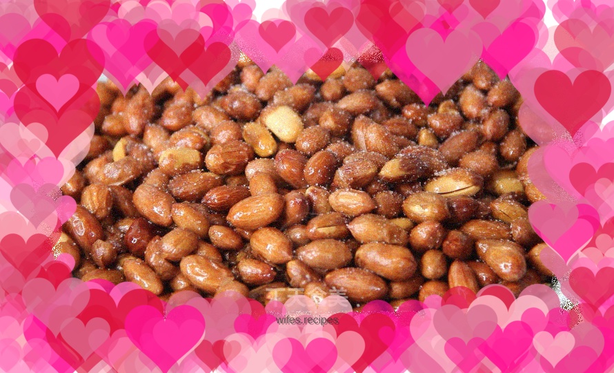 Before frying the peanuts, add them and soak them for 5 minutes. They will be crispy and delicious, and will not burn the pan
