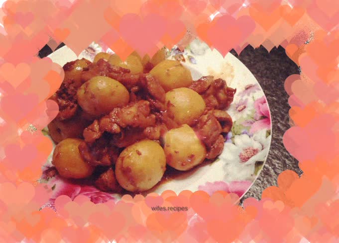 Braised chicken wings with small potatoes