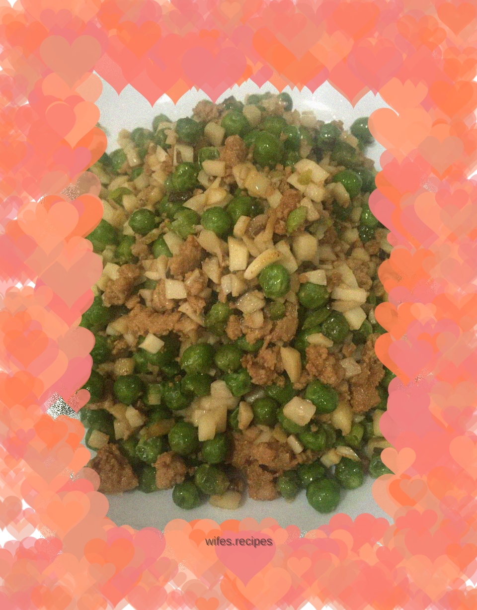 Stir-fried minced pork with diced king oyster mushrooms and green beans