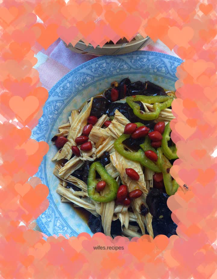 Bean curd and fungus mixed with soy sauce