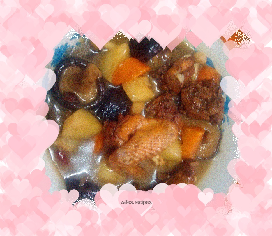 Braised yellow chicken with potatoes and mushrooms