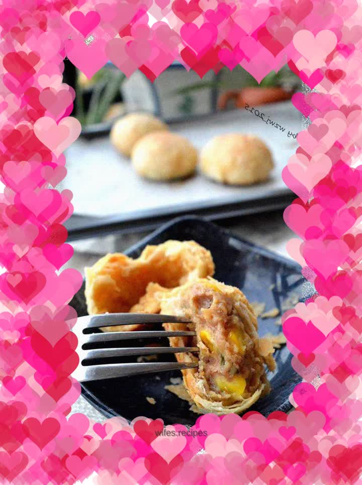 Corn and meat mooncakes