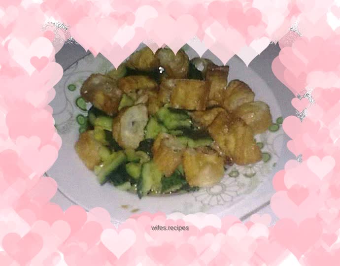 Fried dough sticks mixed with cucumber