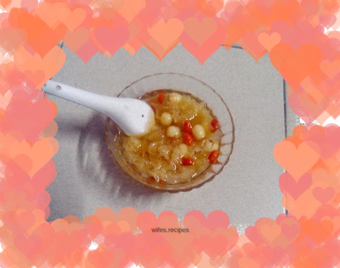 The best sugar drink in summer——Tremella, lotus seeds, rock sugar, red slices, sugar and wolfberry soup