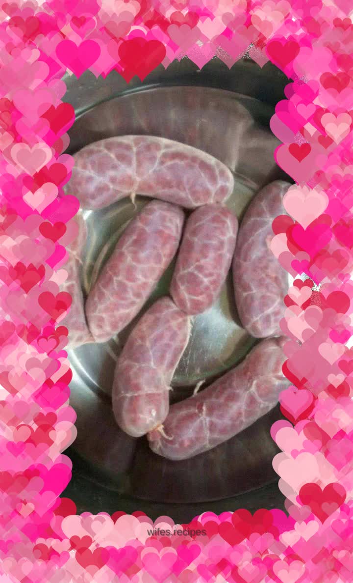 Garlic sausage is spicy and sweet