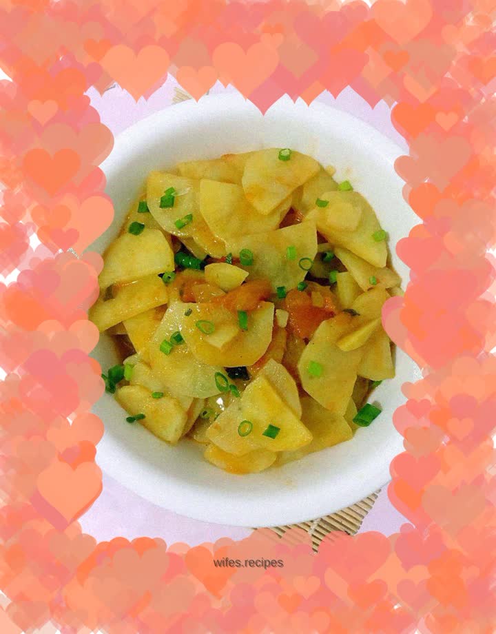 Fried potatoes with tomatoes