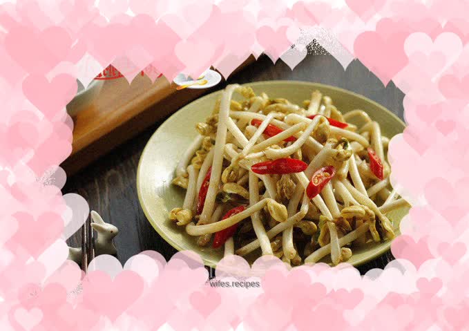 Fried peanut sprouts with red pepper