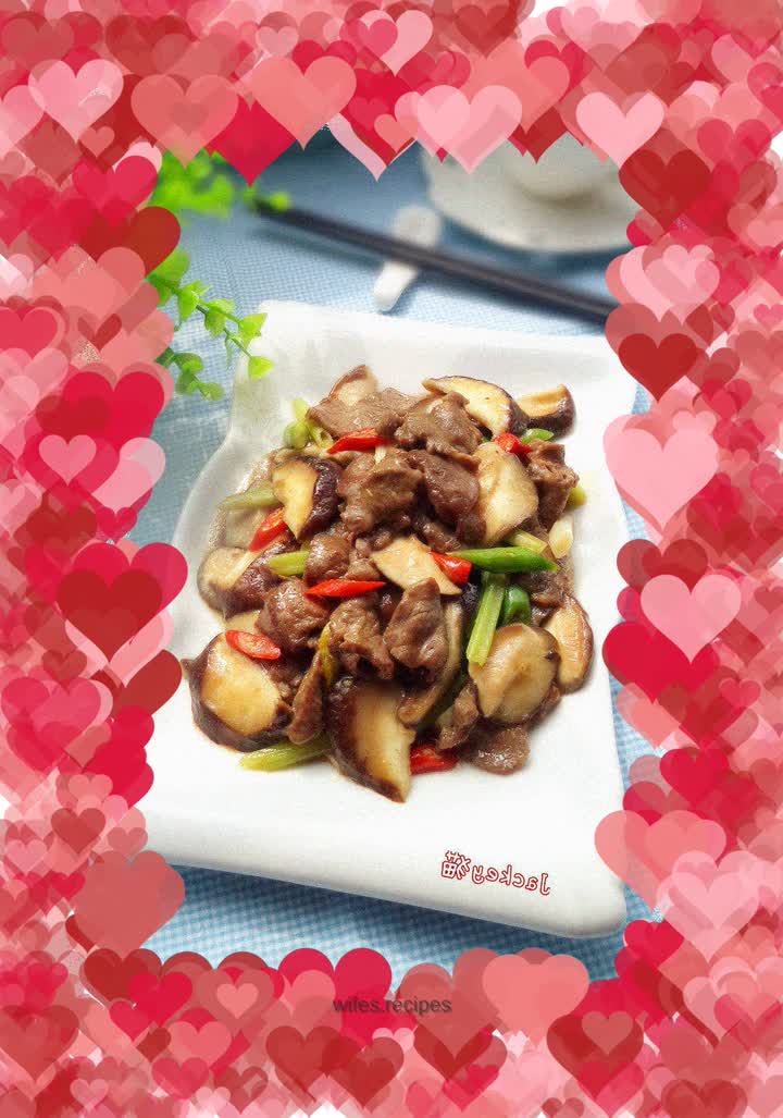 Stir-fried beef with fresh mushrooms