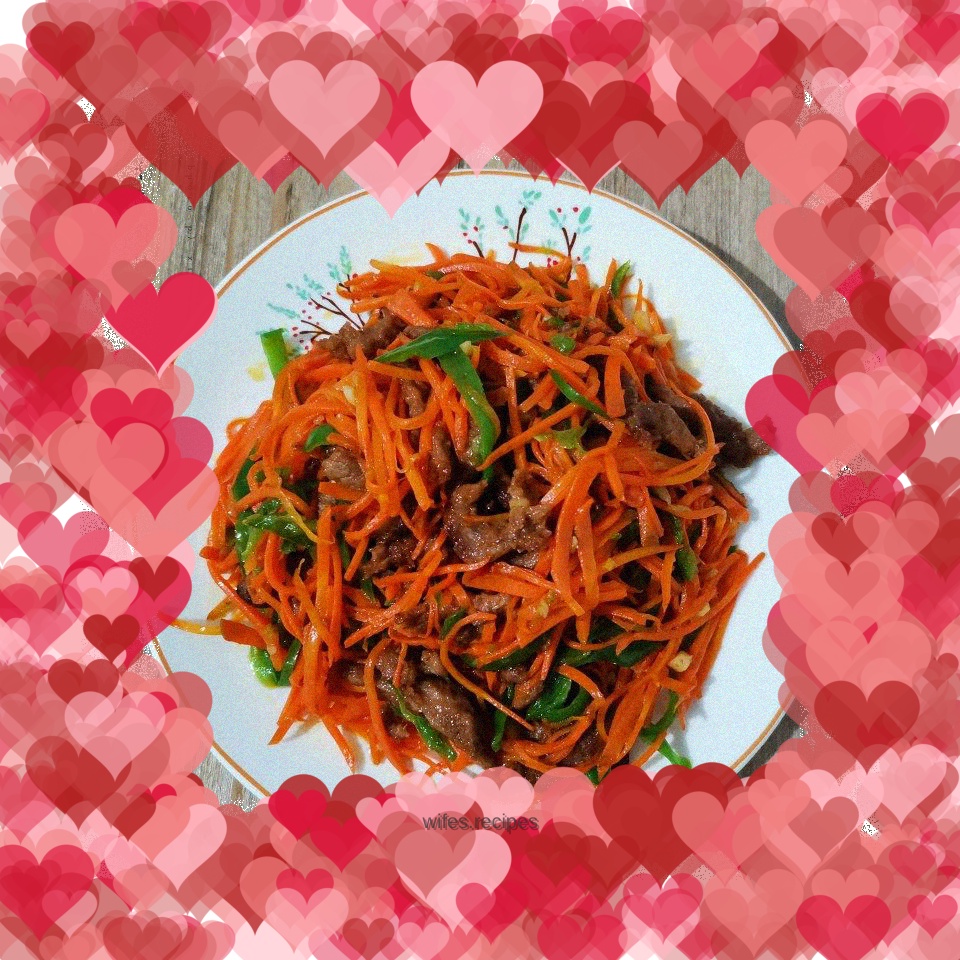 Stir-fried shredded pork with carrots and green peppers