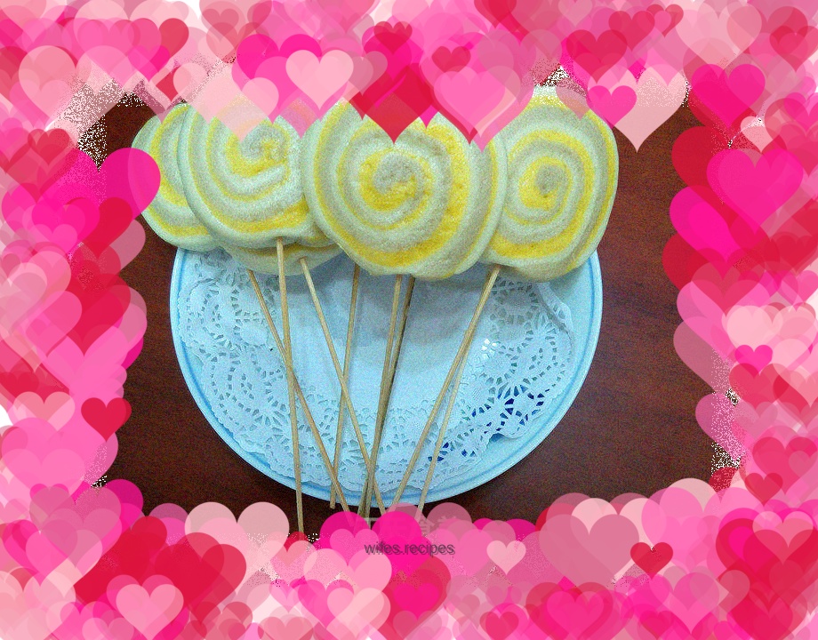 Lollipop three-color flower roll