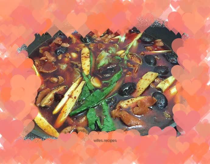 One person makes his own small hotpot, it’s crazy, crazy, crazy!