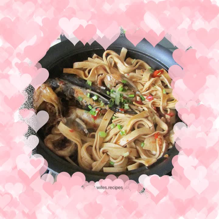 Yellow-bone fish boiled with thousands of sheets