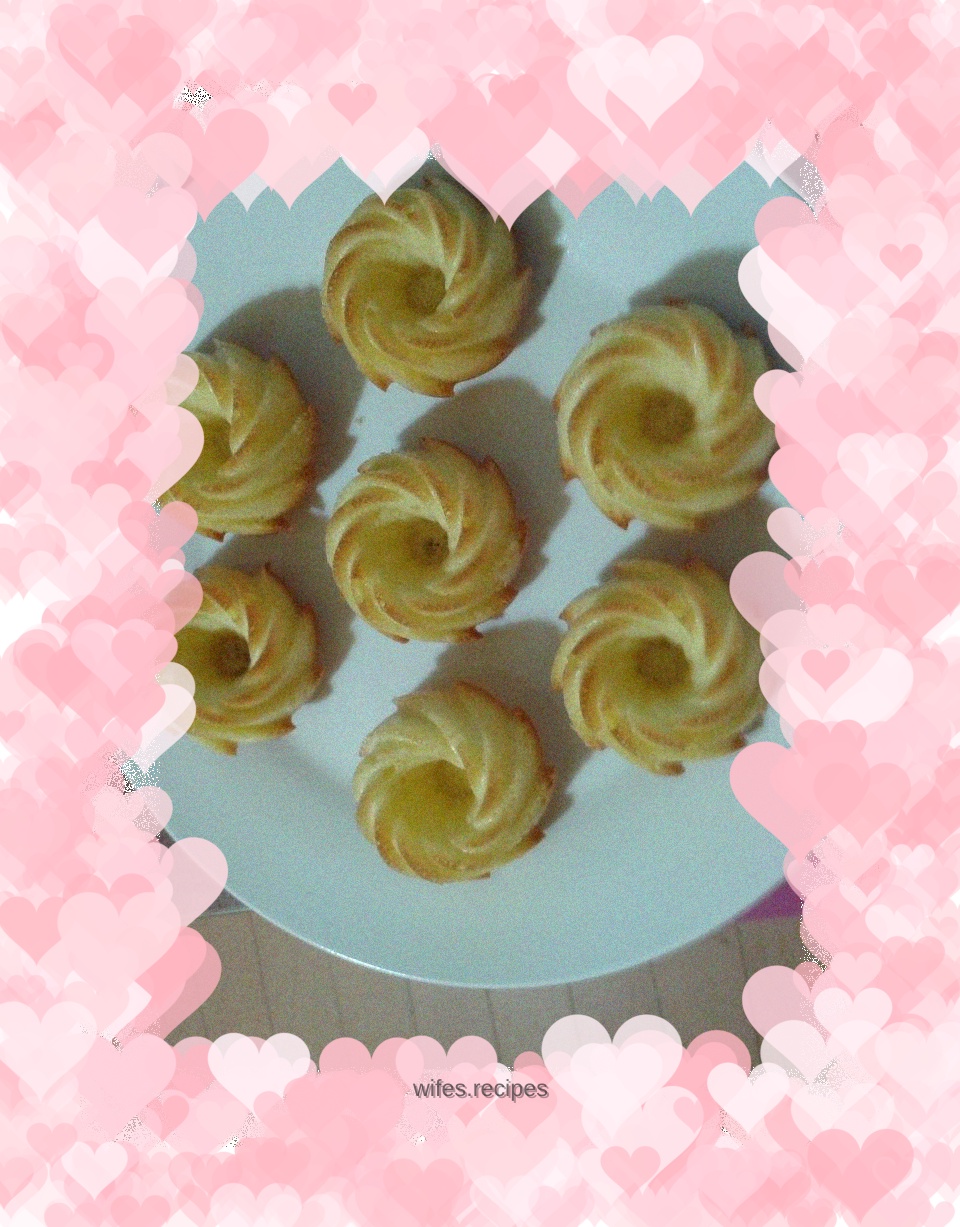 Cookie shaped sponge cake
