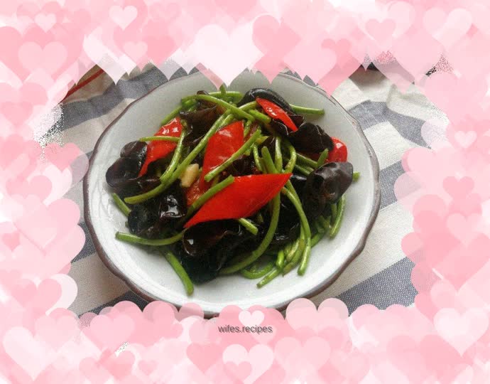 Stir-fried Artemisia with Red Pepper and Fungus