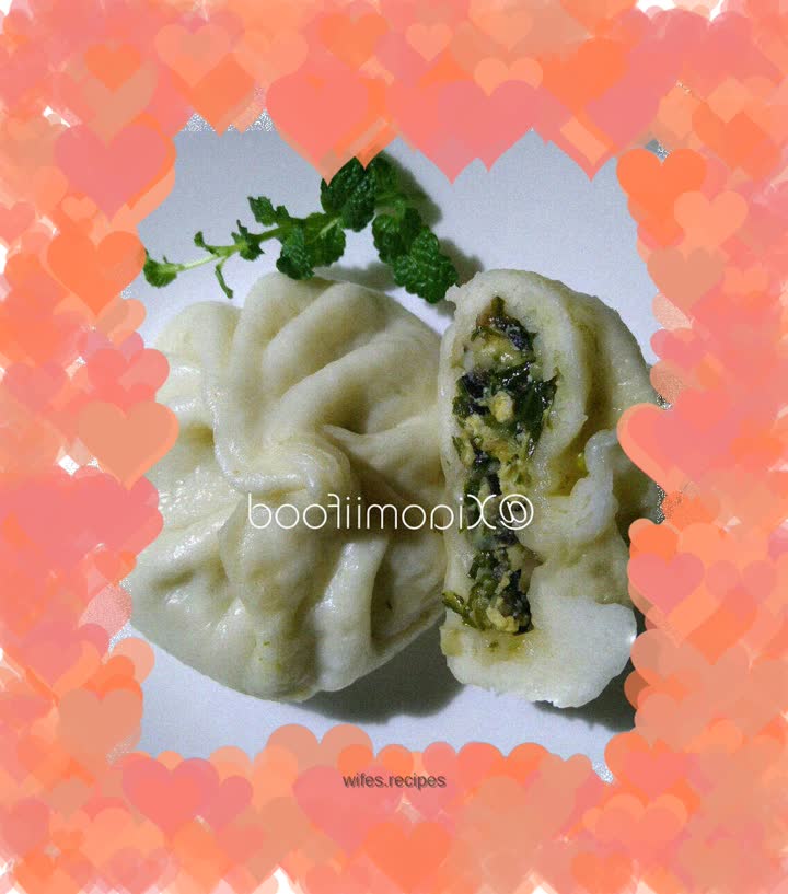 Fresh vegetarian steamed buns