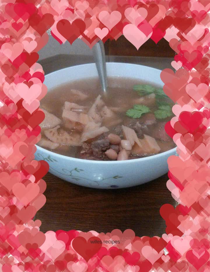Lotus root, peanut, rice and pork ribs soup