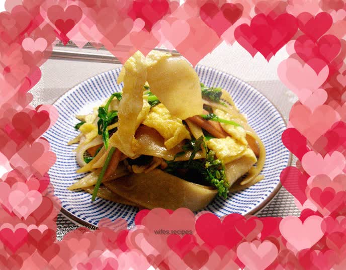 Fried noodles with cabbage and egg