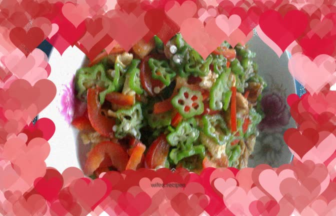 Scrambled eggs with okra and red pepper