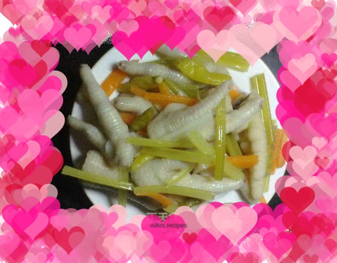 Pickled pepper chicken feet