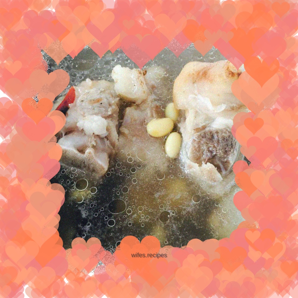 Braised pig trotters and soybeans