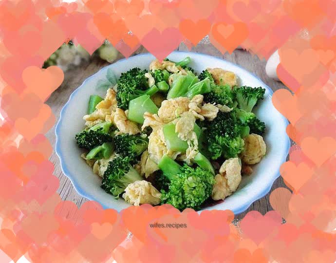Scrambled eggs with broccoli