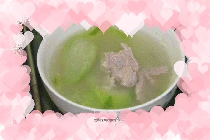 Homemade loofah lean meat soup