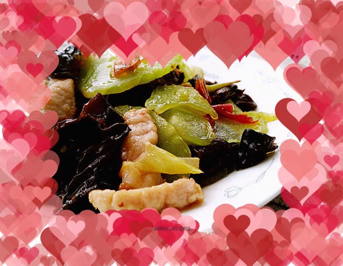 Stir-fried pork slices with fungus, lettuce and pickled pepper