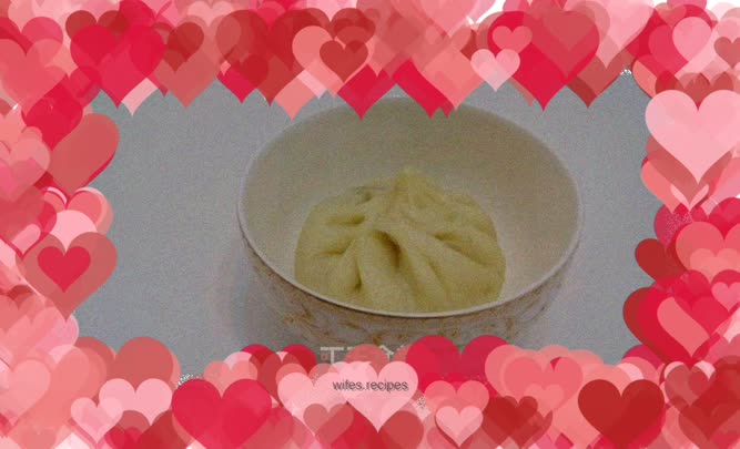 Steamed buns with beans, fungus, vermicelli and egg filling