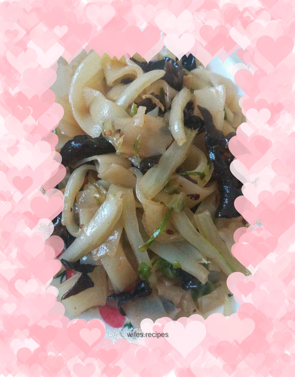 Stir-fried Liangpi with Cabbage and Fungus