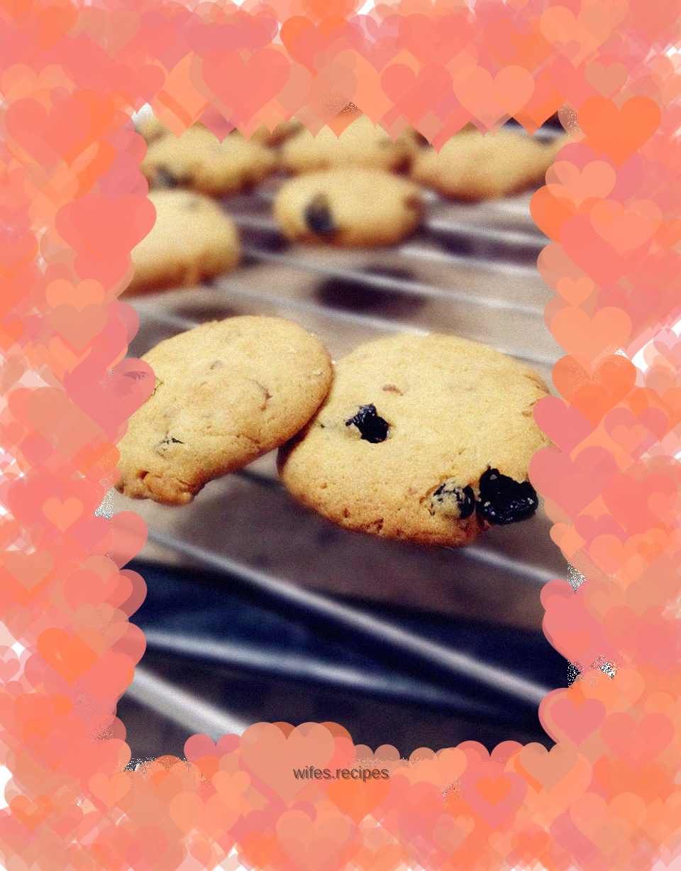 Sweet and crispy----nut biscuits