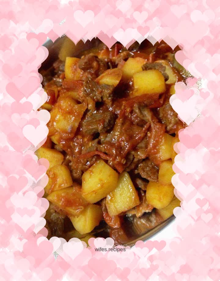 Beef stew with tomatoes and potatoes