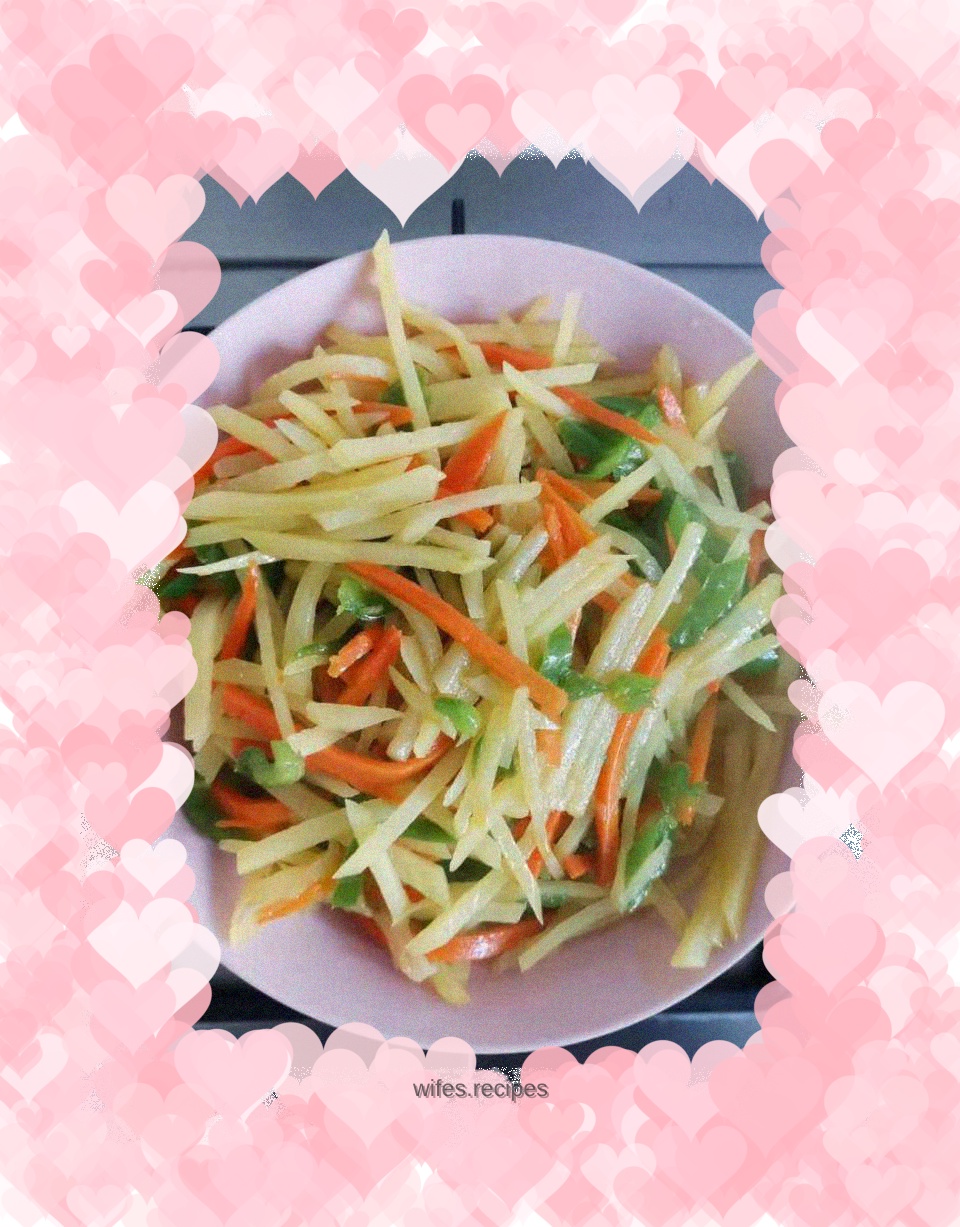 Green pepper, potato and carrot shreds