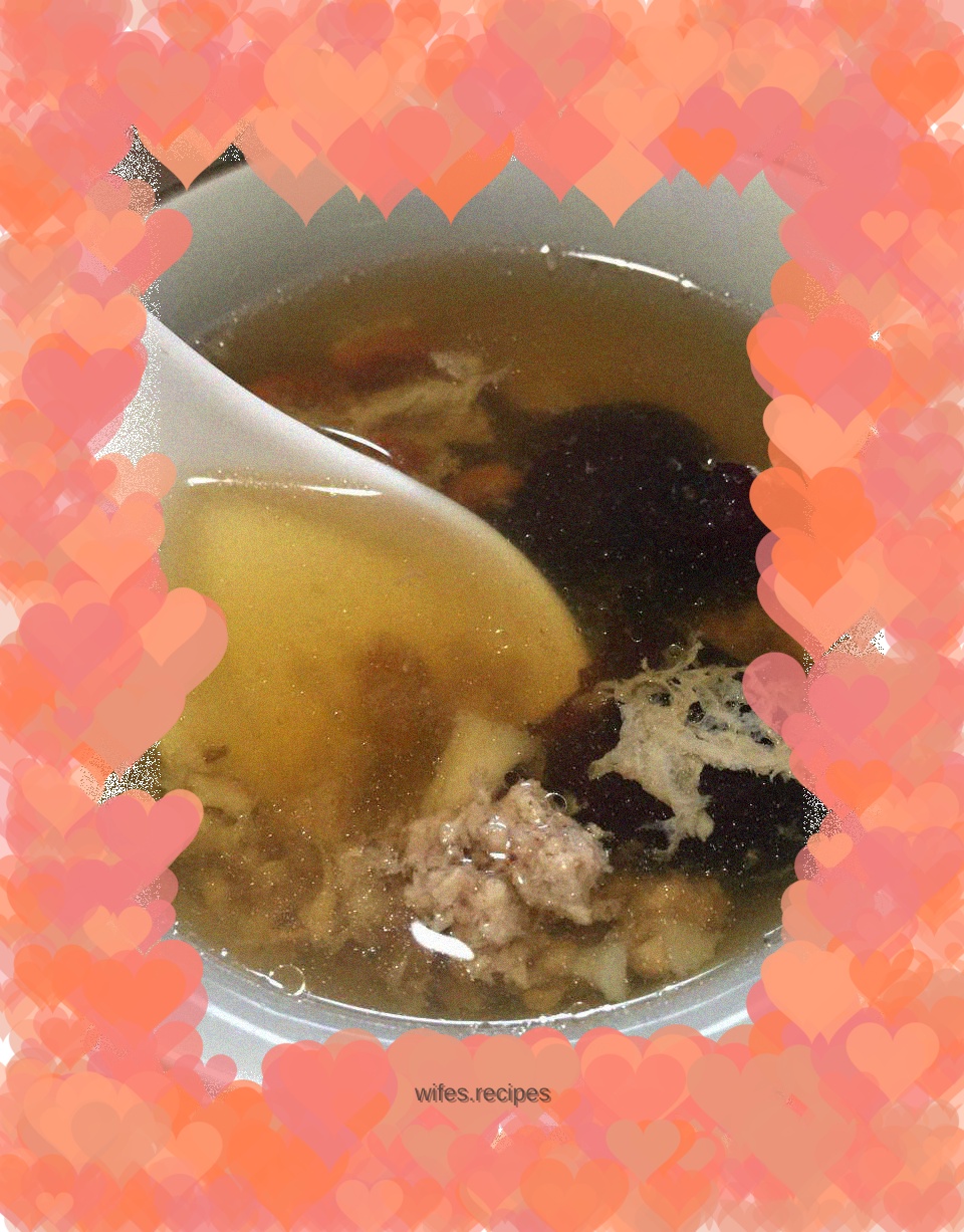 Stewed lean meat with angelica and wolfberry--Nuan Gong Soup