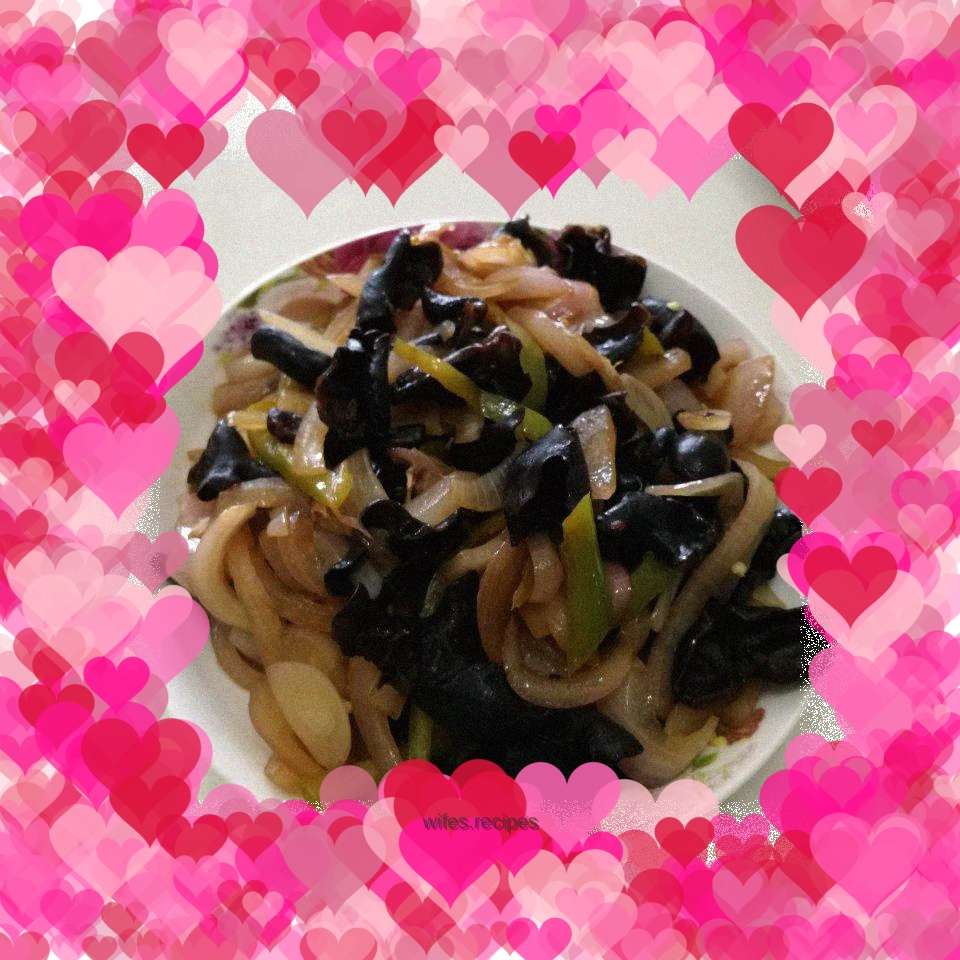 Fried fungus with onions