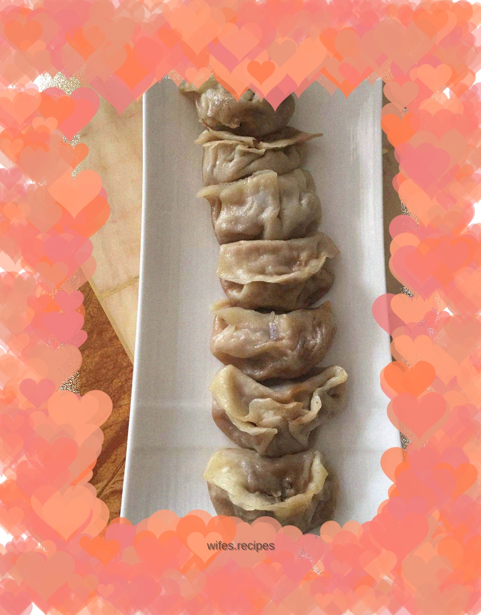 A pocket of meat dumplings