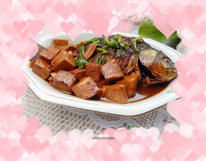 Braised crucian carp with tofu
